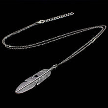 Load image into Gallery viewer, Silver Vintage Feather Necklace