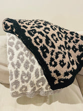 Load image into Gallery viewer, Animal Print Throw Blanket